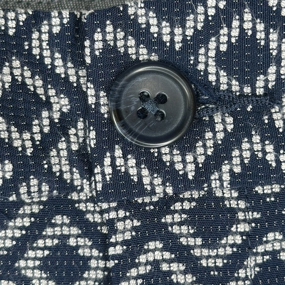 Banana Republic Factory Hampton Fit Geometric Print Navy and White Shorts Size 8 - Picture 4 of 10